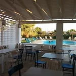 Dolphin Kastraki Aparthotel 4*