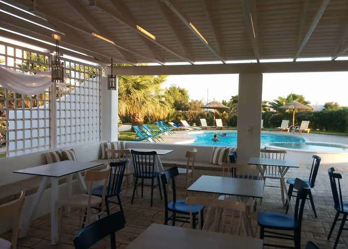 Dolphin Kastraki Aparthotel 4*